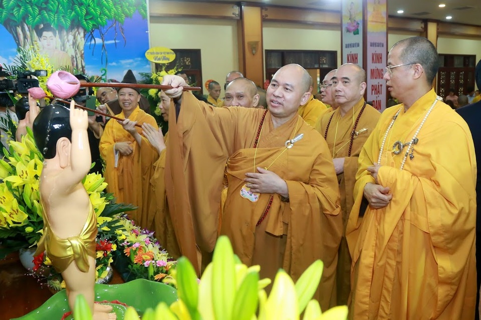 Lễ Phật đản đặc biệt ở chùa Quán Sứ - Hà Nội - 4 Lễ Phật đản đặc biệt ở chùa Quán Sứ - Hà Nội - 4