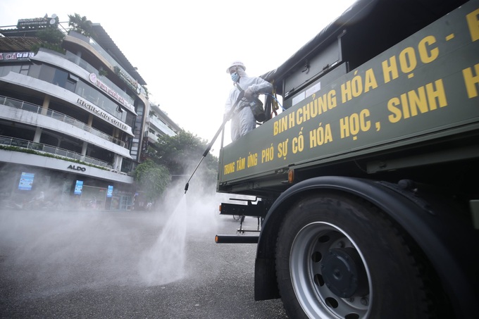 Hình ảnh Hà Nội phun khử khuẩn toàn bộ khu vực hồ Hoàn Kiếm và 10 phường phố cổ - Ảnh 11.