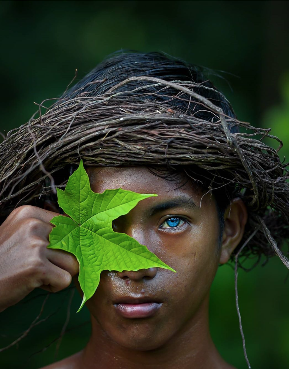 Kỳ lạ bộ tộc có đôi mắt xanh cực hiếm ở Indonesia - 5