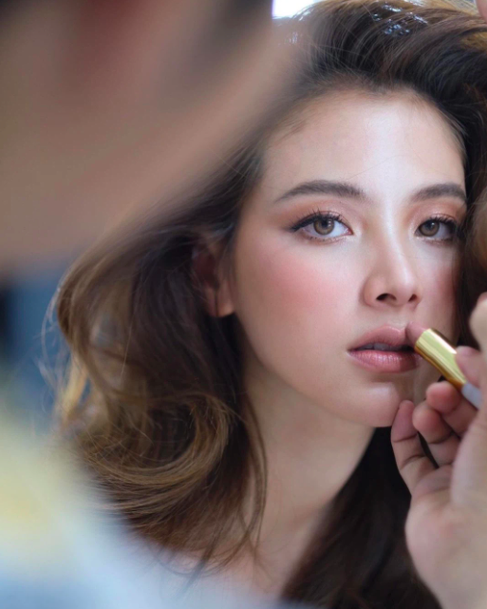 Mê mẩn vẻ ngoài diễm lệ của minh tinh đẹp nhất xứ Chùa Vàng - 8 Mê mẩn vẻ ngoài diễm lệ của minh tinh đẹp nhất xứ Chùa Vàng - 8