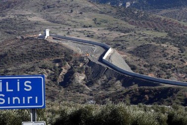 Mỹ chưa rút, Thổ Nhĩ Kỳ đã rầm rộ đưa quân vào Syria