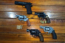 Công an đột kích "xưởng" chế tạo vũ khí, thu nhiều súng và lựu đạn