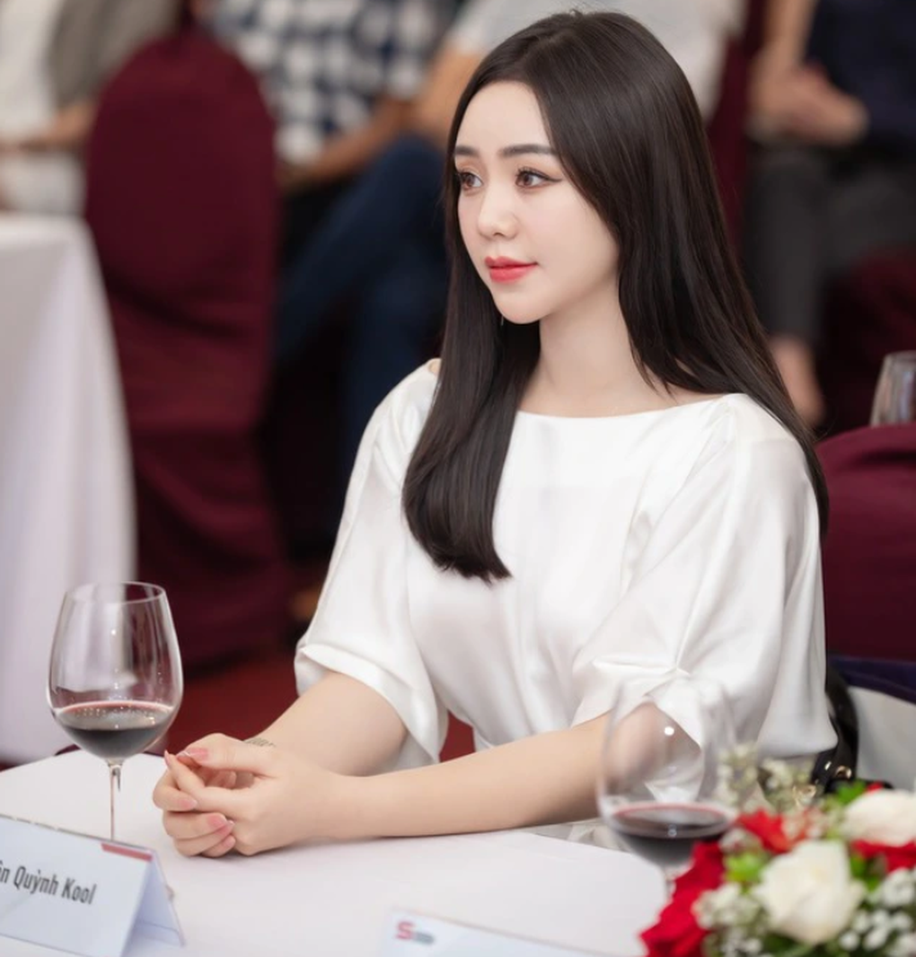 Quỳnh Kool tái xuất sau Đừng làm mẹ cáu đọ sắc cùng Kim Oanh, MC VTVCab - 1 Quỳnh Kool tái xuất sau Đừng làm mẹ cáu đọ sắc cùng Kim Oanh, MC VTVCab - 1