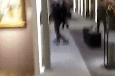 Bàng hoàng cảnh băng trộm ngang nhiên cướp đi trang sức tại triển lãm