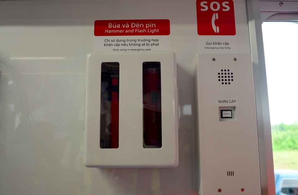 Tàu metro số 1.jpg Tàu metro số 1.jpg