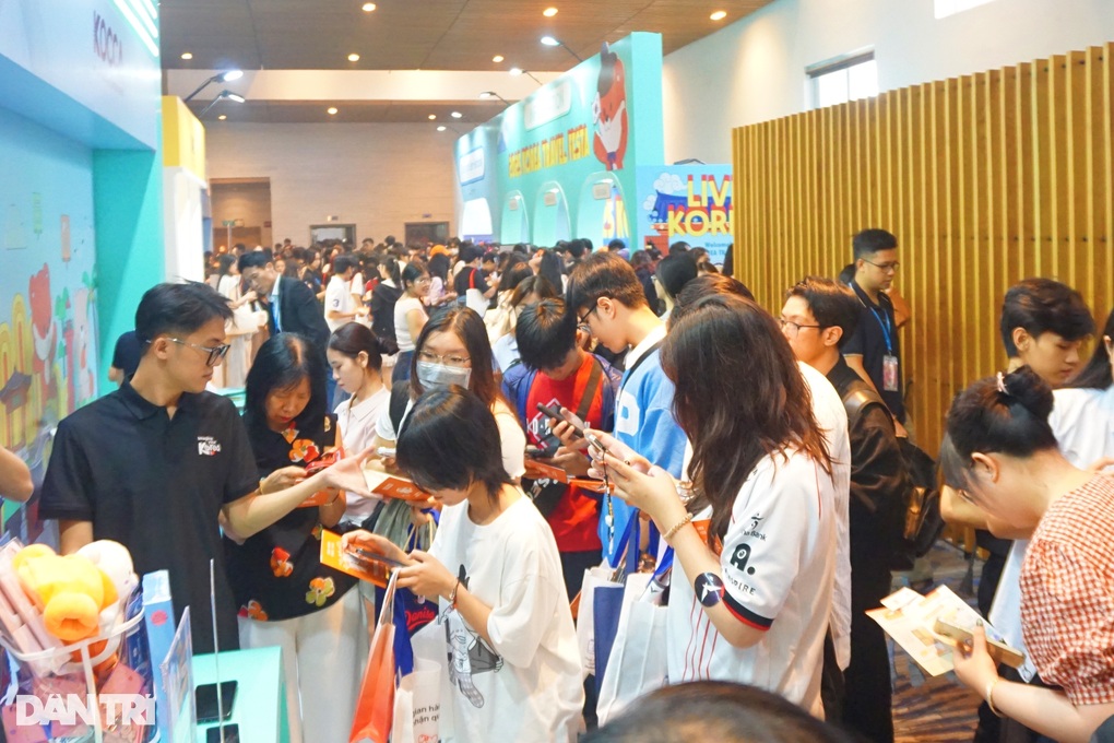 نحو 5 ملايين زائر كوري إلى فيتنام: ازدهار السياحة بين البلدين - 2 Gần 5 triệu khách Hàn Quốc đến Việt Nam: Du lịch hai nước bùng nổ - 2
