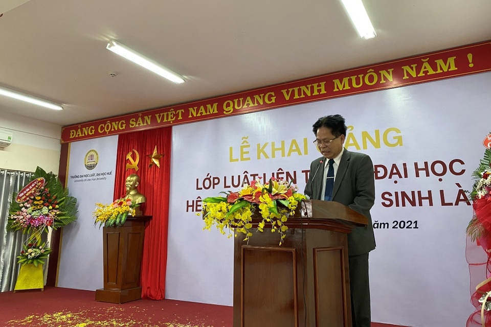 Đại học Huế: Khai giảng lớp học về Luật cho 64 lưu học sinh Lào - 2 Đại học Huế: Khai giảng lớp học về Luật cho 64 lưu học sinh Lào - 2