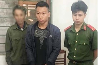 Bán ma túy đá trước cổng trường đại học