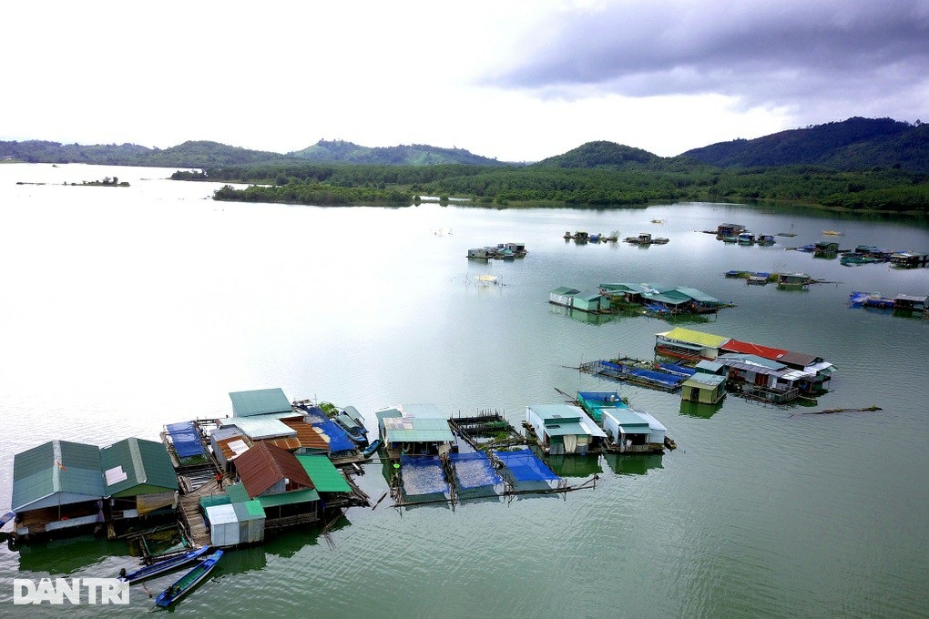 Huyện chỉ có 3 đơn vị cấp xã, trung bình 16 người/km2 - 5 Huyện chỉ có 3 đơn vị cấp xã, trung bình 16 người/km2 - 5