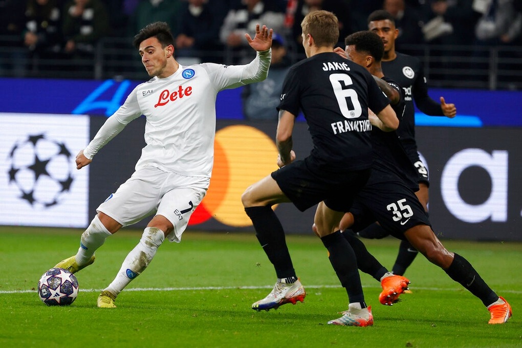 Napoli có cơ hội lớn lần đầu tiên vào tứ kết Champions League - 1 Napoli có cơ hội lớn lần đầu tiên vào tứ kết Champions League - 1