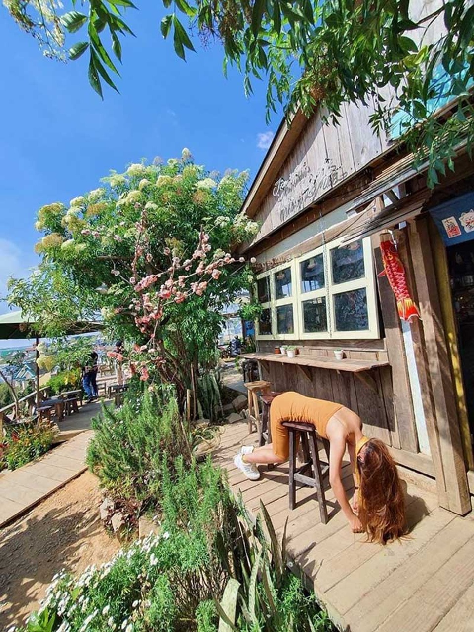 Nữ sinh xứ Huế gây chú ý với bộ ảnh “ngủ sấp mặt khắp Đà Lạt - 4