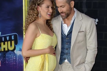 Kiều nữ gợi cảm Blake Lively mang bầu lần ba