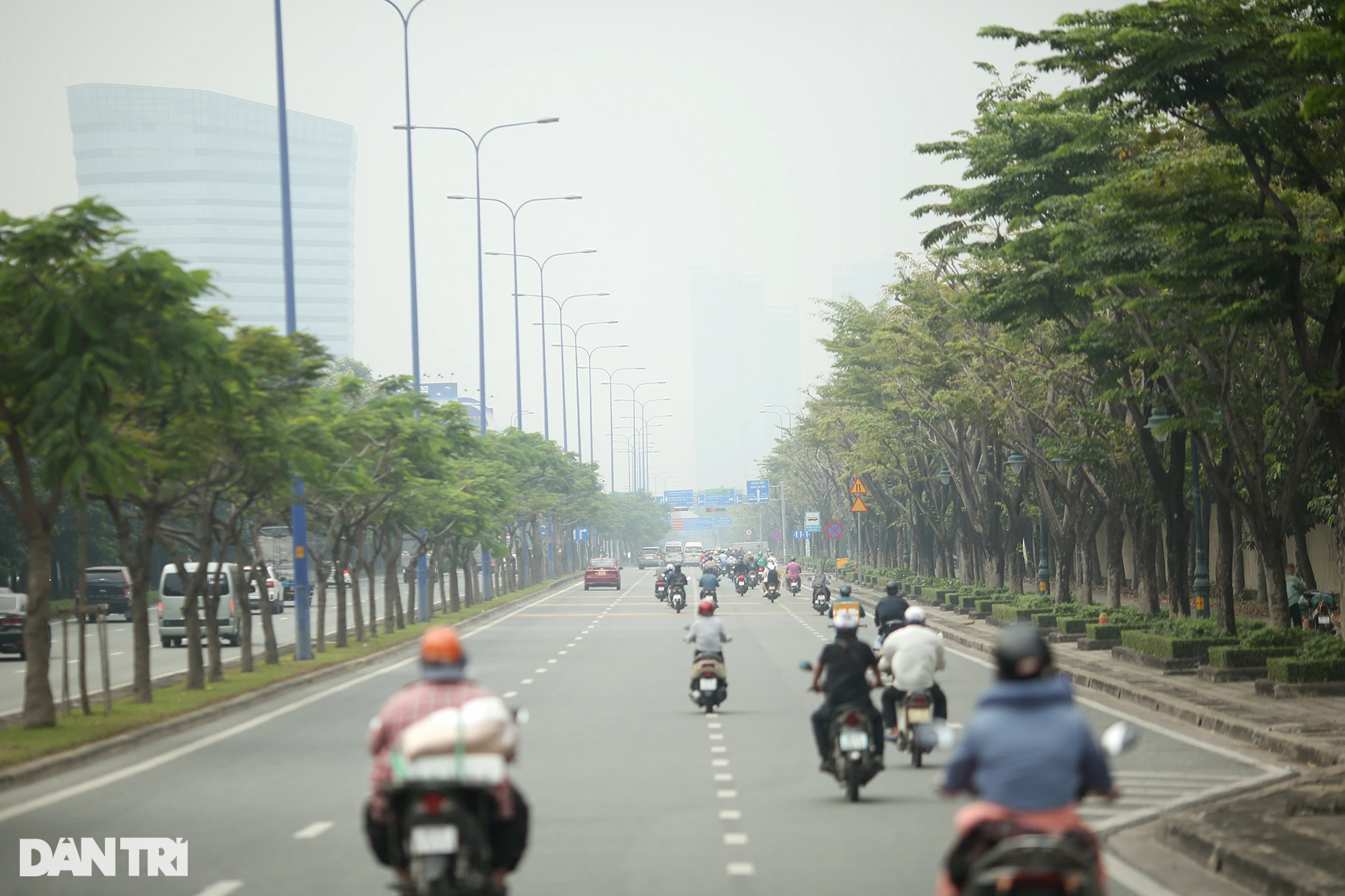 Tòa nhà cao nhất Việt Nam mờ ảo trong bụi mù vì ô nhiễm không khí - 3 Tòa nhà cao nhất Việt Nam mờ ảo trong bụi mù vì ô nhiễm không khí - 3