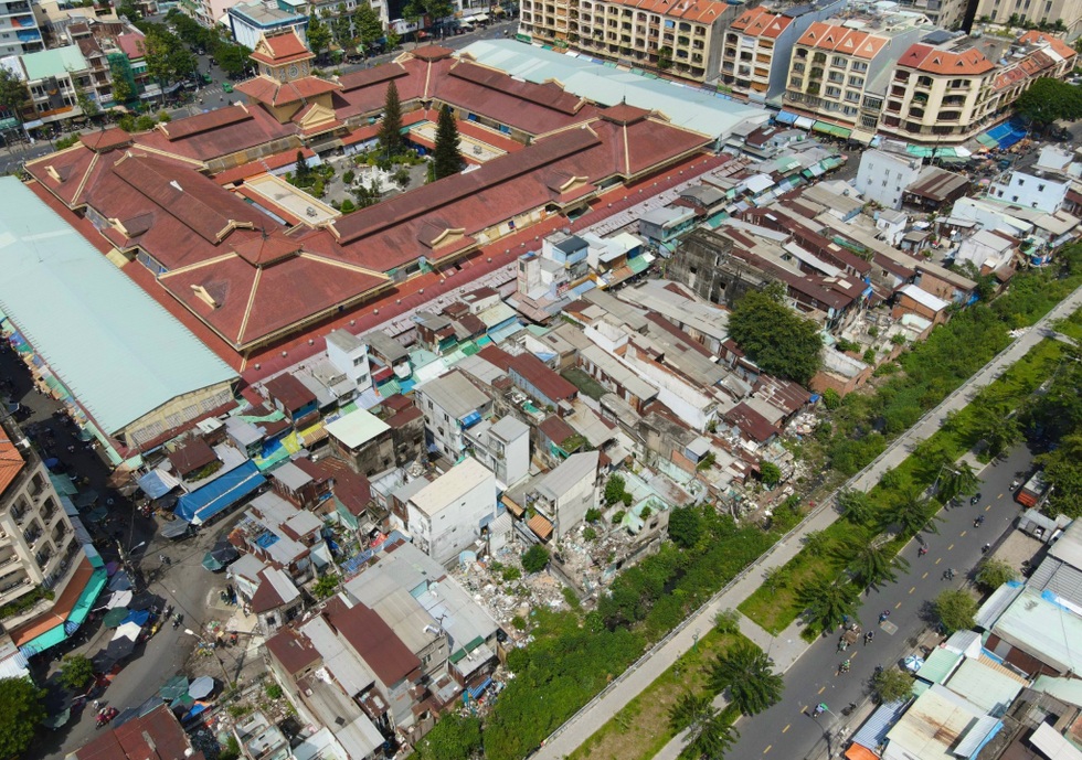 Ngôi chợ trăm tuổi được lão ve chai gom tiền xây, tặng cho người Sài Gòn - 1 Ngôi chợ trăm tuổi được lão ve chai gom tiền xây, tặng cho người Sài Gòn - 1