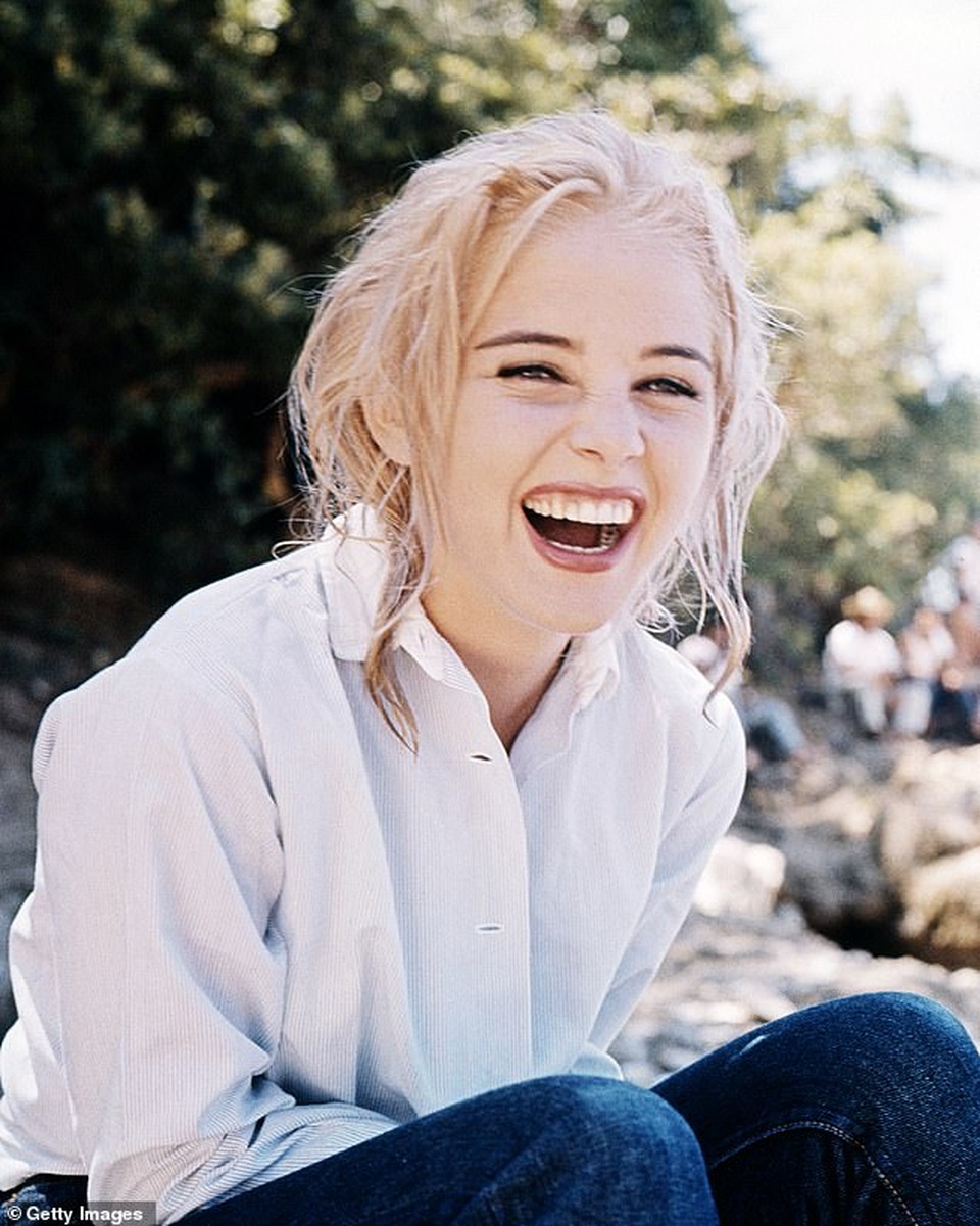 Nữ diễn viên “Lolita” Sue Lyon qua đời ở tuổi 73 - 3 Nữ diễn viên “Lolita” Sue Lyon qua đời ở tuổi 73 - 3