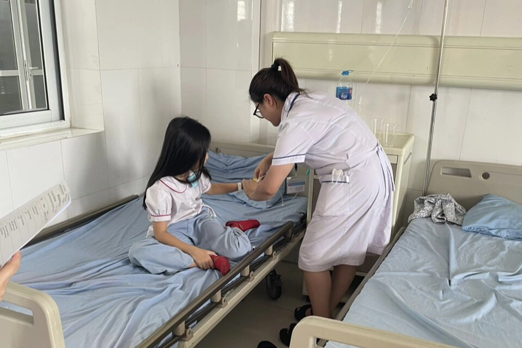 33 học sinh ở Quảng Ninh nhập viện sau bữa ăn trưa - 1