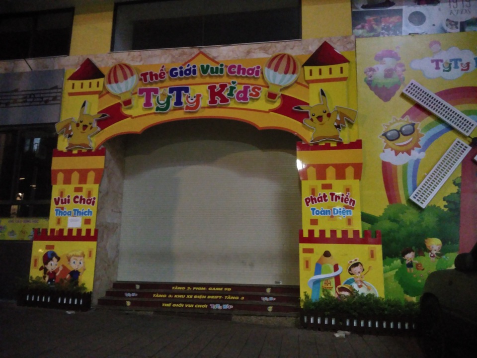 Nhiều tỉnh thành đóng cửa ngủ sớm, tạm dừng buôn bán chống dịch Covid-19 - 2