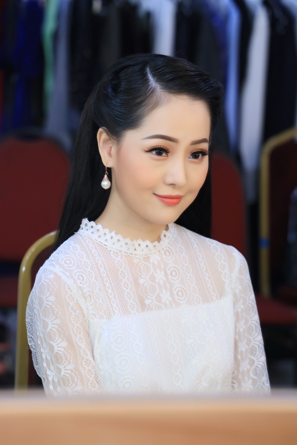 Chuyện cô gái sống khép kín trở thành người dẫn chương trình ăn khách - 1 Chuyện cô gái sống khép kín trở thành người dẫn chương trình ăn khách - 1