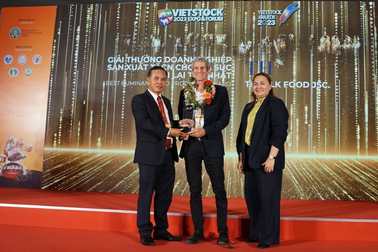 TH true MILK nhận giải "Trang trại chăn nuôi bò sữa tốt nhất Việt Nam"