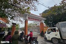 Sập trần gỗ lớp học, nhiều học sinh bị thương