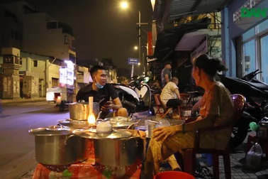 Cụ bà mưu sinh gần 50 năm ở vỉa hè Sài Gòn