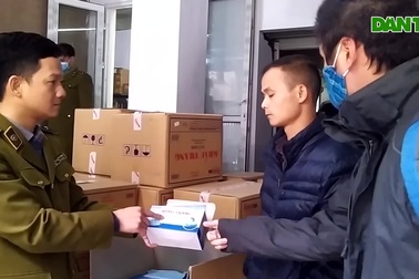Thu giữ 50 thùng khẩu trang không chứng từ của một người Trung Quốc tại Hà Nội
