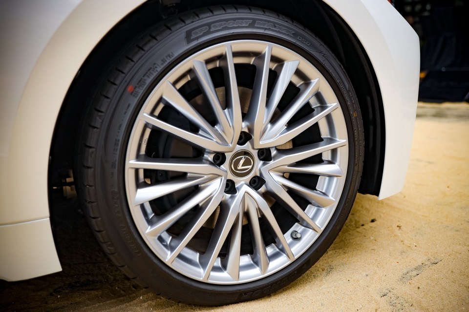 Soi chi tiết mẫu xe IS 300 2021 giá từ 2,13 tỉ đồng vừa được Lexus ra mắt - 4 Soi chi tiết mẫu xe IS 300 2021 giá từ 2,13 tỉ đồng vừa được Lexus ra mắt - 4