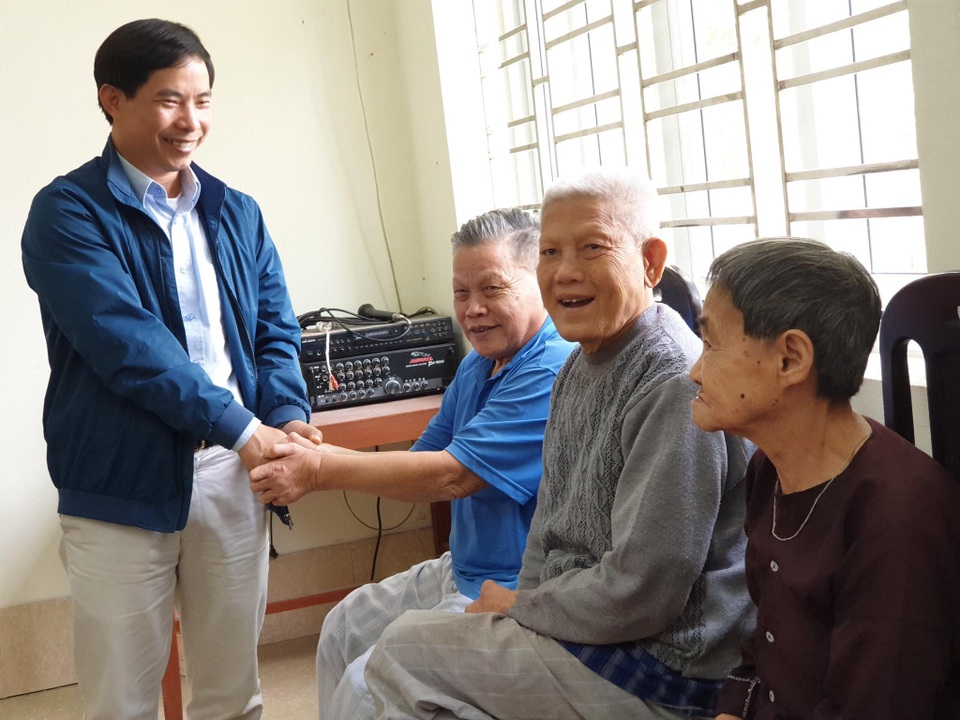 Trao quà Tết sớm cho hơn 200 bệnh nhân phong - 2 Trao quà Tết sớm cho hơn 200 bệnh nhân phong - 2