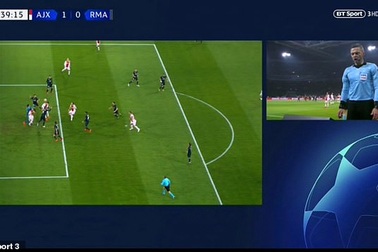 Công nghệ VAR giúp Real Madrid hưởng lợi?