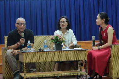 "Cuồng" sự giàu có, trai xinh gái đẹp, người trẻ quên bản thân