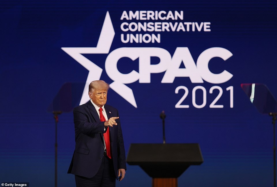 Ông Trump gây sốt trong ngày tái xuất: Các bạn nhớ tôi chưa? - 8 Ông Trump gây sốt trong ngày tái xuất: Các bạn nhớ tôi chưa? - 8