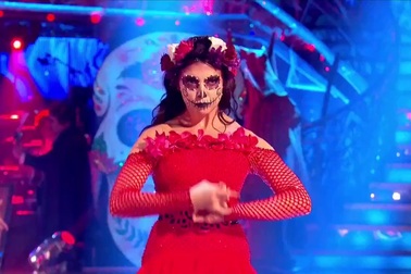 Daisy Lowe trổ tài khiêu vũ