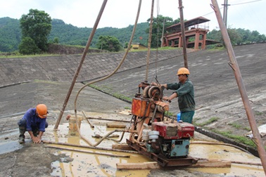 Nguy cơ vỡ đập chính Hồ Núi Cốc: Hệ số thấm nước vượt mức cho phép