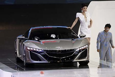 Những mẫu xe chỉ để ngắm tại Vietnam Motorshow 2014