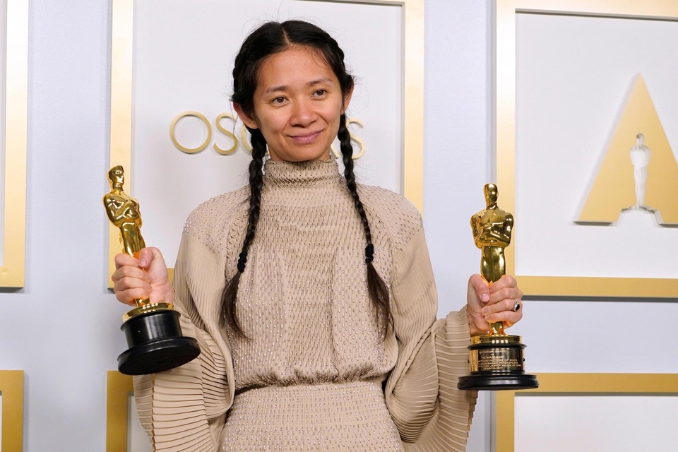 Xuất hiện mặt mộc tại giải Oscar, nữ đạo diễn Châu Á gây bàn luận - 1 Xuất hiện mặt mộc tại giải Oscar, nữ đạo diễn Châu Á gây bàn luận - 1