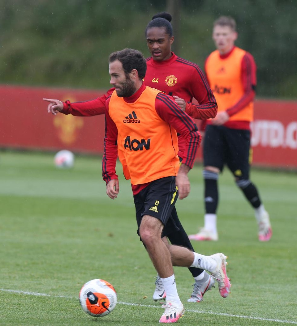 Man Utd chuẩn bị sẵn sàng đón tiếp Bournemouth - 14 Man Utd chuẩn bị sẵn sàng đón tiếp Bournemouth - 14