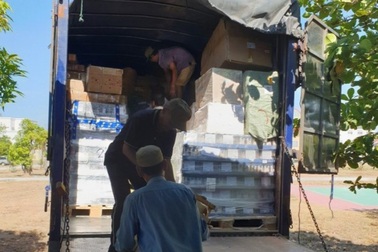 Tạm giữ lô hàng do nước ngoài sản xuất không hóa đơn, chứng từ