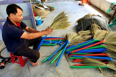 Quảng Nam: Cả làng đổi thay với nghề làm chổi đót