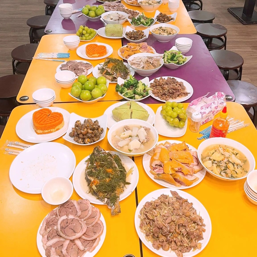 Người Việt đón Tết xa quê: Mở tiệc đãi đồng hương, nhà ngập sắc đỏ - 1 Người Việt đón Tết xa quê: Mở tiệc đãi đồng hương, nhà ngập sắc đỏ - 1