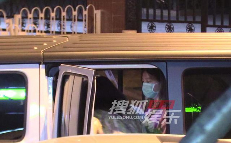 Triệu Vy hẹn hò cùng bạn bè sau tin đồn ly hôn chồng - 2 Triệu Vy hẹn hò cùng bạn bè sau tin đồn ly hôn chồng - 2