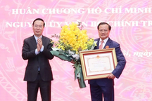 Chủ tịch nước trao Huân chương Hồ Chí Minh tặng ông Phạm Quang Nghị