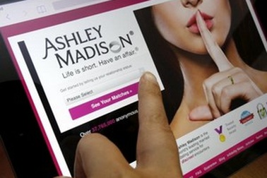 Hacker đăng tải thông tin 37 triệu người dùng trang web của “dân ngoại tình”