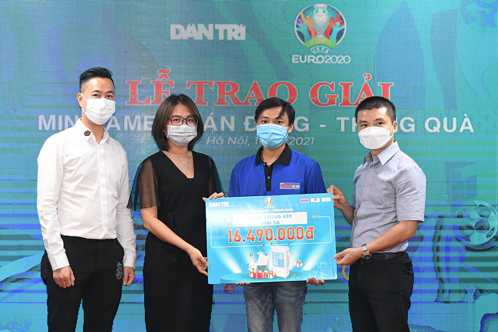 Dân trí trao giải chương trình Euro 2020: Đoán đúng - Trúng quà - 9 Dân trí trao giải chương trình Euro 2020: Đoán đúng - Trúng quà - 9