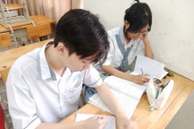 Đề văn "lối sống phông bạt": Bài học về khoe quá đà, có thể bị bạo lực mạng