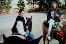 Loạt ảnh chưa từng được bật mí của nàng dâu hoàng gia Meghan Markle