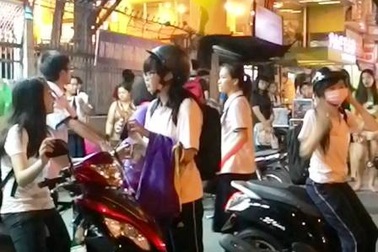 Ý kiến phụ huynh: Sao lại cấm dạy thêm, học thêm?