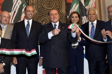 Berlusconi rút khỏi liên minh, chính phủ Ý nguy cơ sụp đổ