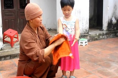 Người mẹ tuyệt vời của 3 đứa trẻ bị bỏ rơi