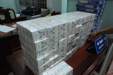 Tài xế xe cấp cứu chở 750 gói thuốc lá lậu bị xử phạt gần 700 triệu đồng