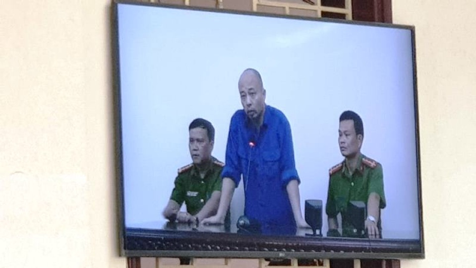 “Đường Nhuệ” ngồi phòng riêng dự phiên xét xử vợ chồng GĐ Công ty Lâm Quyết - 2 “Đường Nhuệ” ngồi phòng riêng dự phiên xét xử vợ chồng GĐ Công ty Lâm Quyết - 2